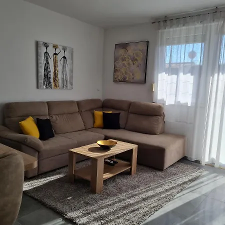 Apartman Mirella Apartment