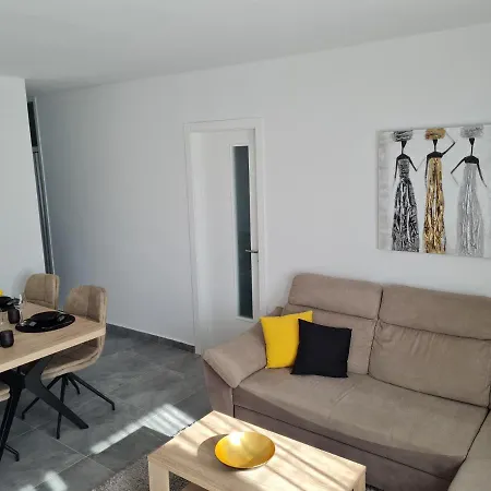 Apartman Mirella Apartment *