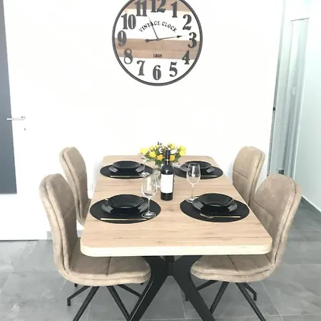 Apartman Mirella Apartment
