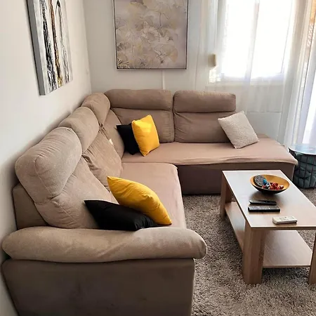 Apartman Mirella Apartment *